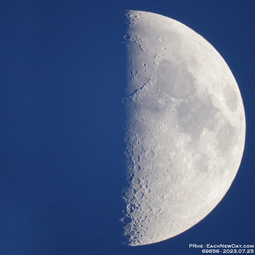 69656FvScReUsmNr - Vacationing at Hammock Harbour - Shooting the half Moon with my K-3 II through my 6SE